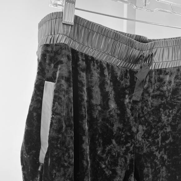 Juicy Couture Black Crushed Velvet Faux Leather Drawstring Waist Y2K Joggers XL - Picture 6 of 10